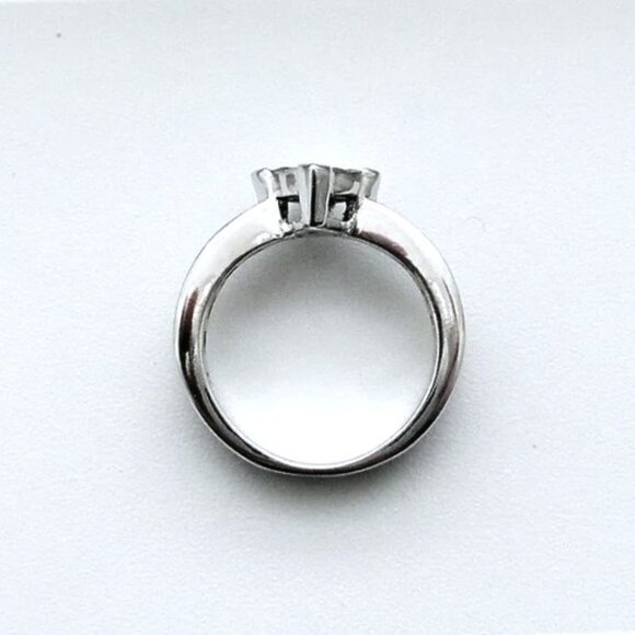 14K White Gold Princess Cut Baguette Diamond Invisible Setting Engagement Ring P